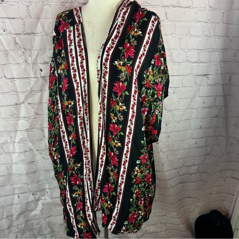 NWT umgee Boutique floral open front kimono sz S/M cottagecore oversized boho